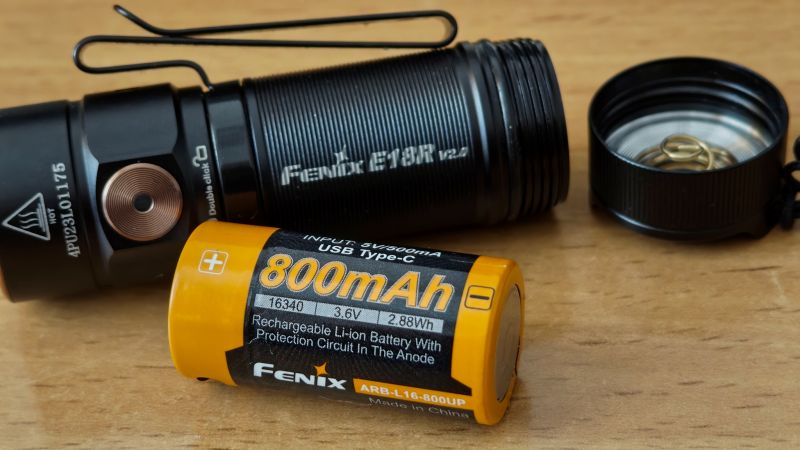 Akumulator Fenix USB ARB-L16U (16340 800mAh 3,6V)