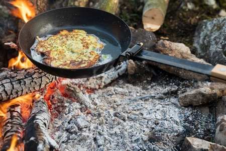 Patelnia składana Muurikka Black Carbon Steel Campfire Pan